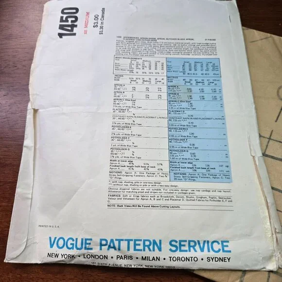 Vogue Patterns 1450 sewing pattern Apron, Placemat, and Potholders UNCUT Medium - Picture 4 of 5